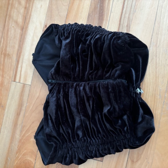❌ SOLD ❌ DO+BE Black Velvet Ruched Blouse with Rhinestone Buttons - Picture 4 of 5